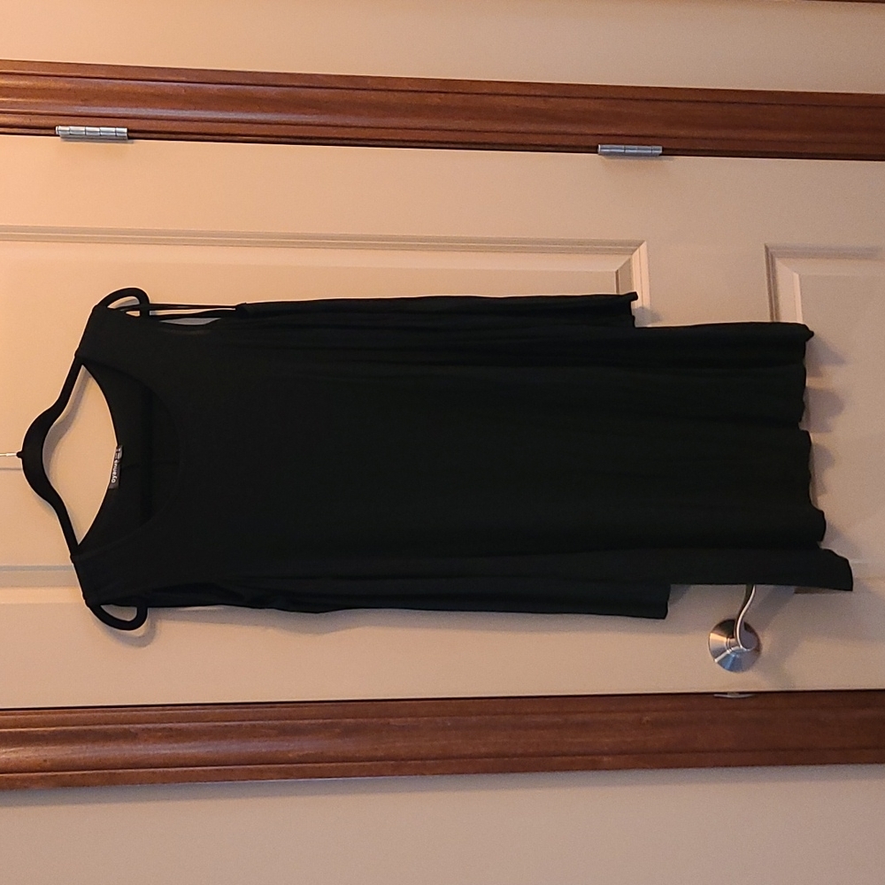 NWT Women's size M Oyanus cold shoulder black long sleeve dress